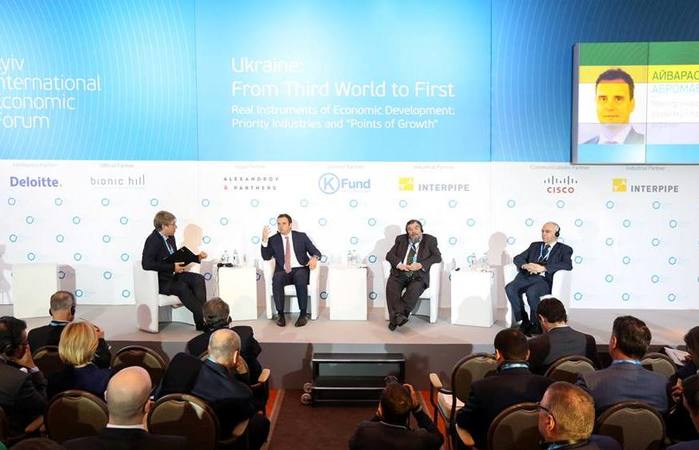 Рецепт выживания: о чем говорили бизнесмены и чиновники на международном экономическом форуме в Киеве