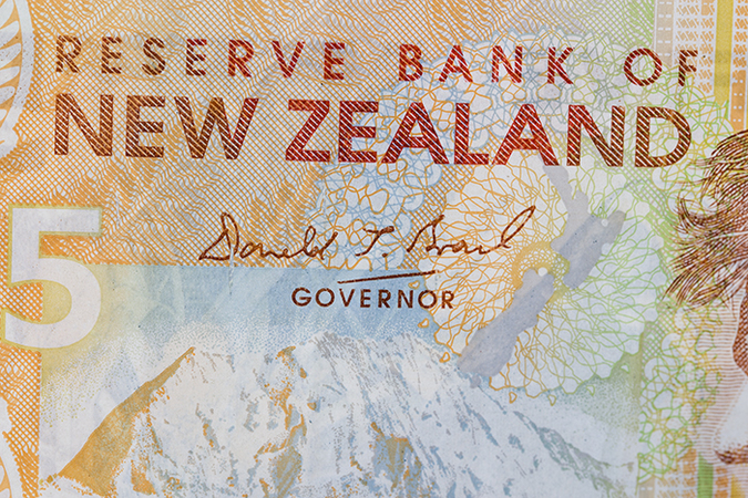 Центральный банк Новой Зеландии пятый раз подряд, начиная с июня прошлого года урезает базовую процентную ставку, на этот раз она достигла отметки в 2,25%.