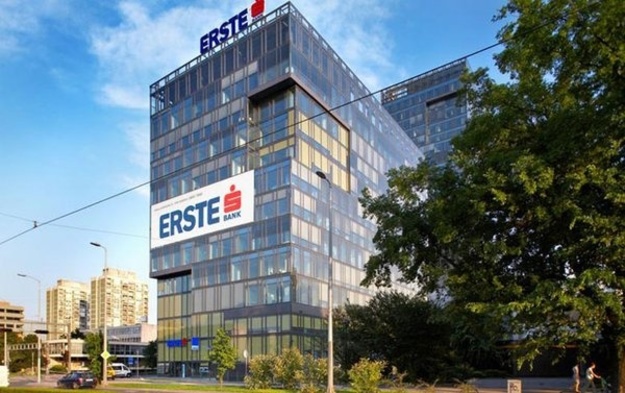 В Хорватии 35-летний мужчина на инвалидной коляске ограбил Erste Bank.