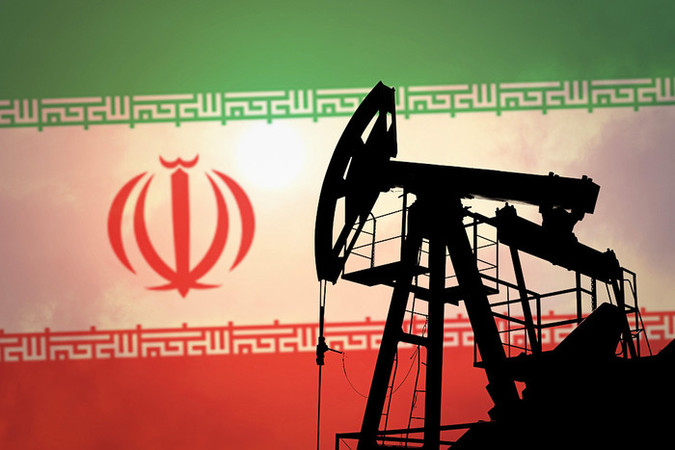 Нефть упала в цене на 2% в понедельник после заявлений Ирана, что страна не собирается замораживать добычу нефти пока она не достигнет 4 млн баррелей в стуки.