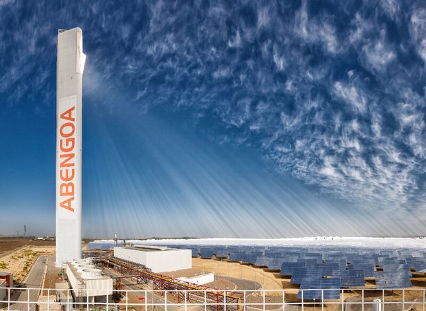 Испанская энергетическая компания, которая специализируется на возобновляемой энергии Abengoa просит своих кредиторов поддержать реструктуризацию долга на сумму в 9,4 млрд евро ($10,4 млрд) на встрече через две недели, чтобы избежать банкротства.