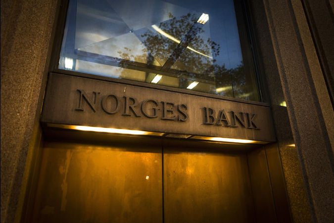 Центральный банк Норвегии урезал овернайтовую депозитную ставку на 25 базисных пунктов до 0,50%.