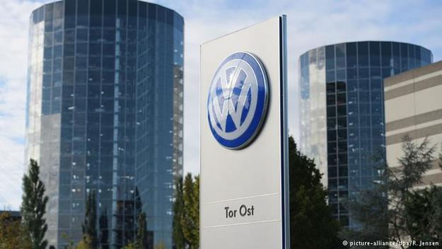 Инвесторы подали иск на Volkswagen размером в $3,7 млрдНа Volkswagen подали колективный иск на сумму в $3,7 млрд из-за скандала вокруг информации о вредных выхлопах дизельных моделей авто.