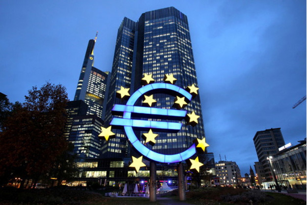 Инфляция еврозоны находится на отрицательном уровне второй месяц подряд.