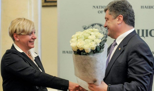 Гонтарева уходит в отставку из-за офшоров президента Петра Порошенко.