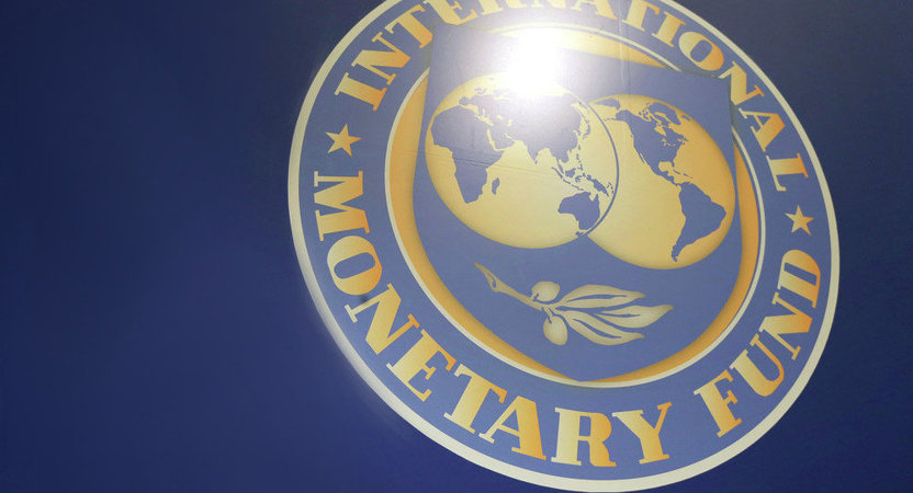 МВФ считает, что в этом году российская экономика сократится меньше, чем ожидалось благодаря монетарной и фискальной политике.