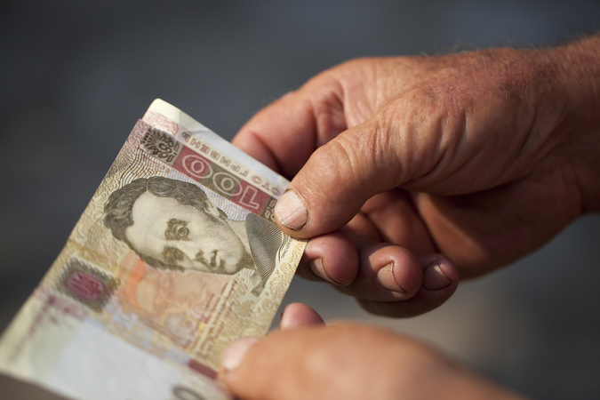 Национальный банк укрепил официальный курс гривны на 2 копейки до 25,11 грн/$.