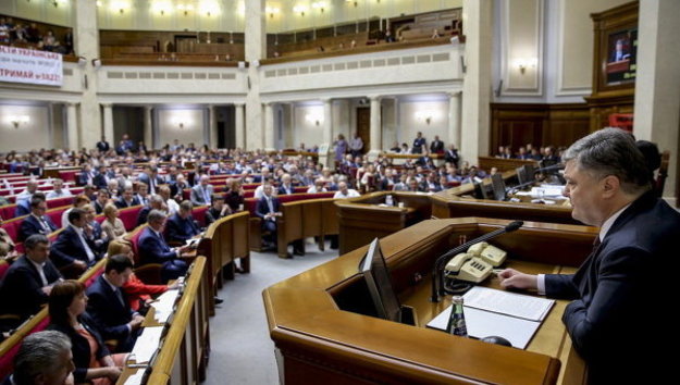 Алексей РоманченкоПарламент на прошлой неделе поддержал изменения в Конституцию и таким образом, сдвинул с места судебную реформу.