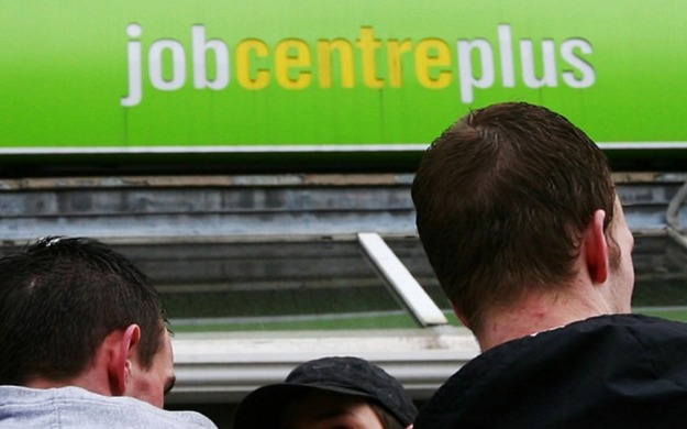 Уровень безработицы в Великобритании упал до самого низкого показателя за последние 11 лет.