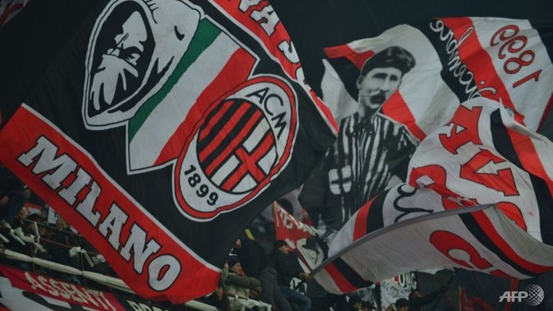 Владелец футбольного клуба AC Milan Сильвио Берлускони заявил, что продал клуб китайскому консорциуму.