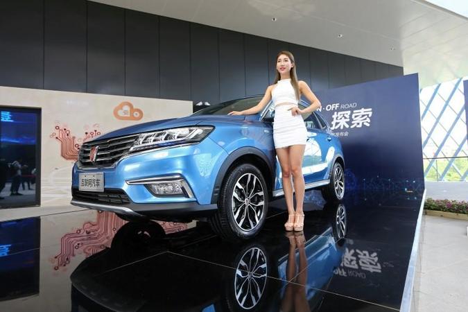 Крупнейший китайский автопроизводитель SAIC Motor и интернет-компания Alibaba представили автомобиль, который оснащен бортовой операционной системой, в режиме реального времени обменивающейся данными с интернетом.