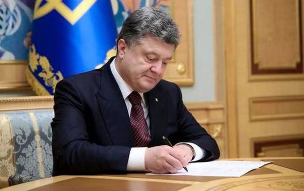 Порошенко подписал закон о финансовой реструктуризации.