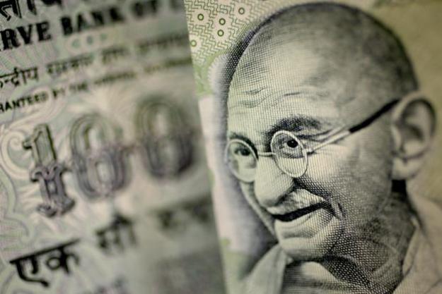Правительство Индии решило выделить $3,4 млрд 13 государственным банкам, чтобы помочь банкам сдерживать риски в банковской отрасли и поддержать рост кредитования.