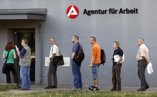 Безработица в Германии продолжила сокращаться в июле, несмотря на неопределенность после британского референдума.