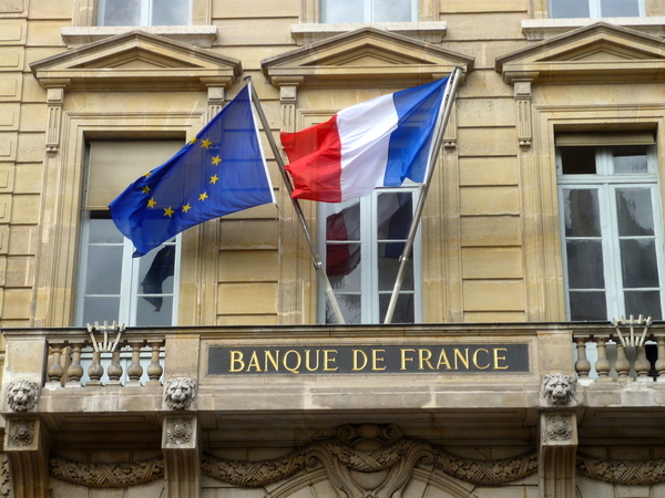 Центральный банк Франции прогнозирует возвращение к росту экономики в третьем квартале.