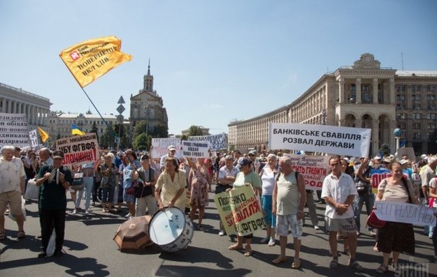 Вкладчики банка «Михайловский» организуют акцию протеста на День независимости, если им не вернут деньги.