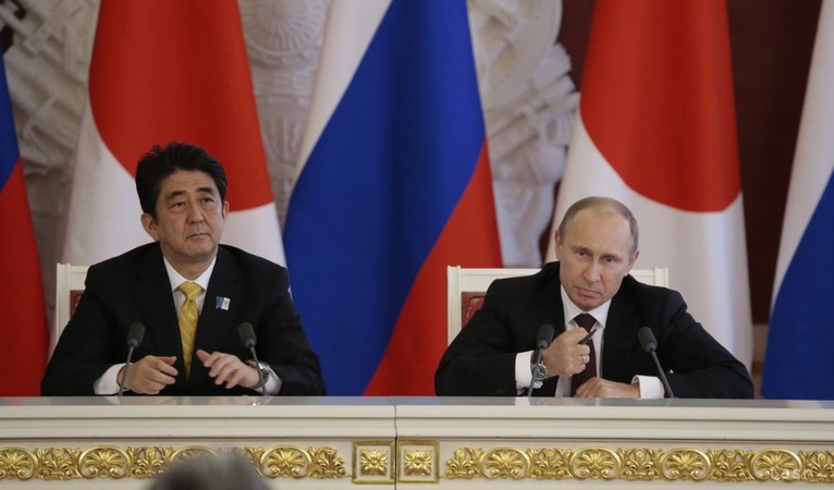 Президент России Владимир Путин принял примирительный тон перед началом переговоров с премьер-министром Японии Синдзо Абэ о территориальных спорах.