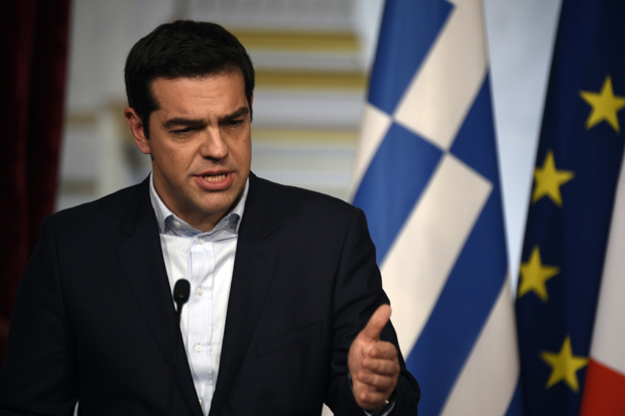 Раскол между МВФ и ЕС в том, как сделать устойчивым госдолг Греции наносит ущерб попыткам страны восстановить экономику.