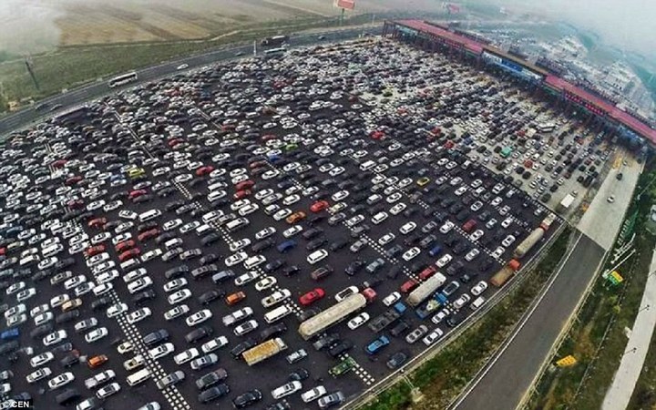 Китай накопил 4,45 трлн юаней ($666,96 млрд) долгов за платные автомагистрали.