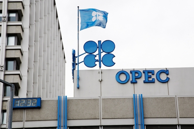 ОПЕК согласовала план сделки, которая позволит сократить производство нефти впервые за 8 лет.