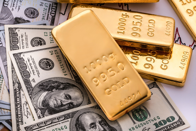 Национальный банк понизил курсы золота и серебра.
