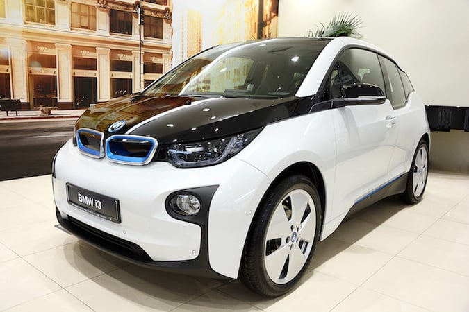 Компания «АВТ Бавария», официальный импортер BMW в Украине, поприветствовала первого владельца автомобилей BMW i3 второго поколения.