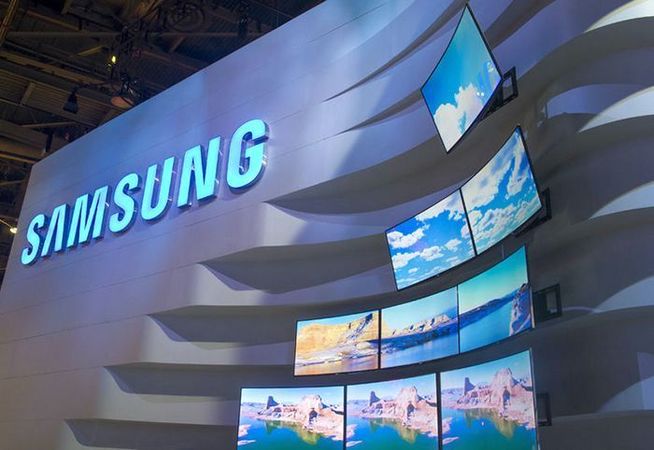 Samsung объявила о том, что купит американскую компанию-разработчика искусственного интеллекта Viv Labs, основанную Дагом Киттлаусом и Адамом Чейером, которые принимали участие в создании голосового помощника Siri, используемого в устройствах
