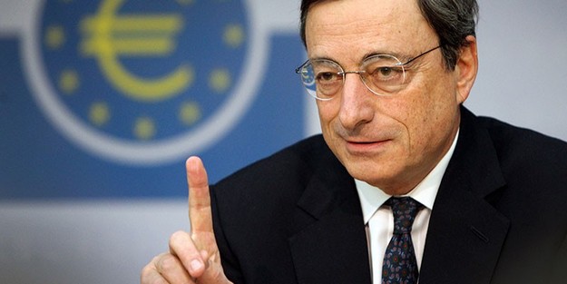 Европейский центральный банк внесет свою долю в экономический рост еврозоны, продолжая удерживать низкие процентные ставки и покупая облигации.