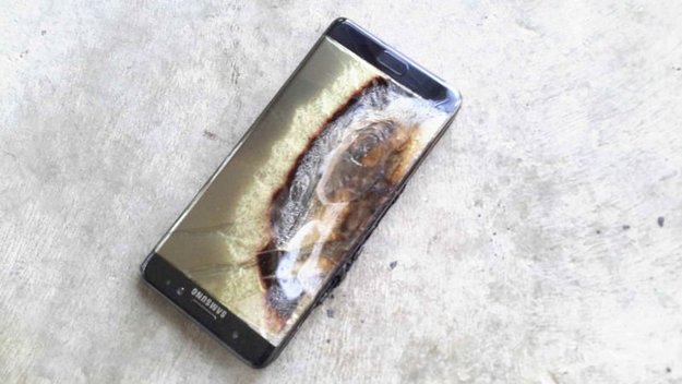 Samsung призвала потребителей прекратить использовать свой флагманский смартфон Note 7.