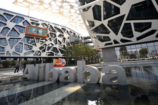 Alibaba продемонстрировала новый платежный сервис, который позволит пользователям в виртуальной реальности совершать покупки с помощью кивка головы.