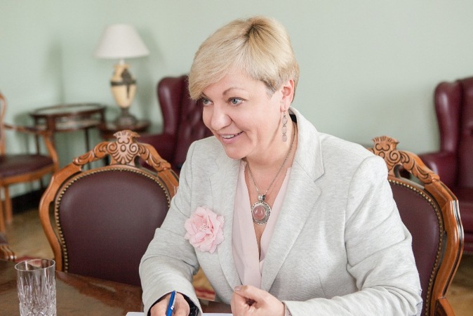 Депутаты призвали президента уволить главу НБУ Валерию Гонтареву.