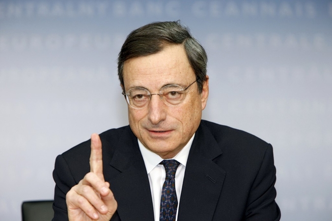 Глава ЕЦБ Марио Драги намекнул, что регулятор может не прекратить действие программы количественного смягчения (QE) в марте следующего года.