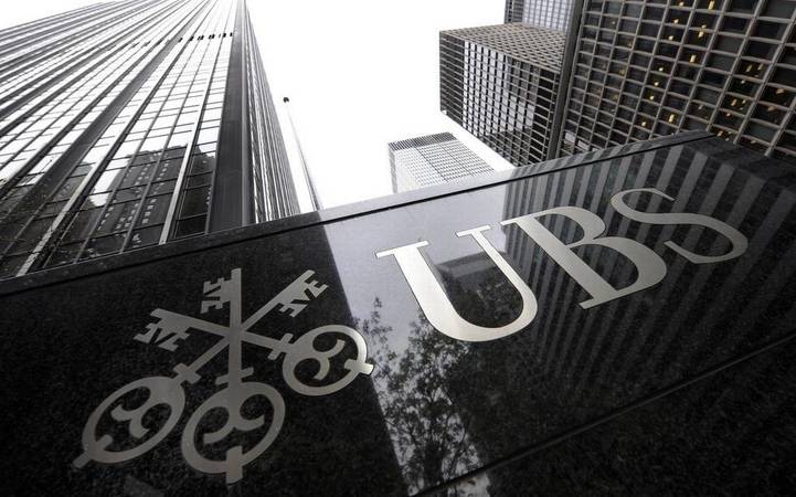 Прибыль швейцарского банка UBS в третьем квартале обвалилась на 60%.