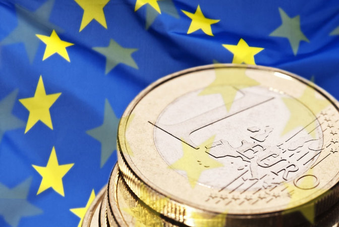 Европейская комиссия ухудшила прогноз роста экономики еврозоны в 2017 году.
