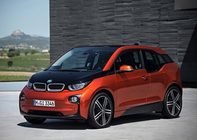 BMW планирует нарастить продажи электромобилей на две третьих в следующем году.