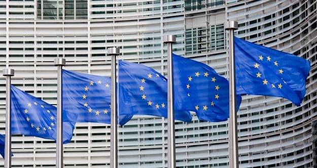 Большинство депутатов Европарламента проголосовали за приостановление законопроекта механизма безвизового режима ЕС с третьими странами.