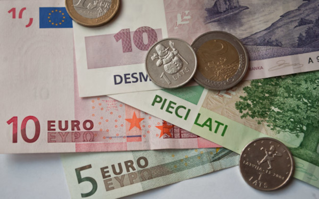 В Латвии Служба госдоходов, чтобы уменьшить число случаев мошенничества и легализации незаконно нажитых денег, вводит новые ограничения.