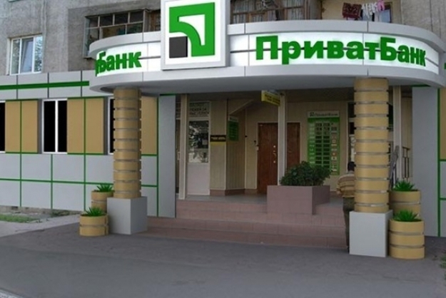 Национальный банк снова выделил Приватбанку кредит рефинансирования на 10,75 млрд гривен, сообщают «Українські Новини».