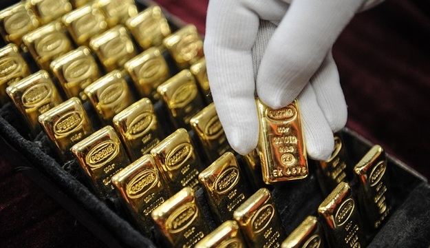 Национальный банк повысил курс золота и серебра.