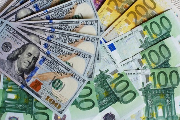 Курс евро может достигнуть паритета с долларом впервые за 14 лет.
