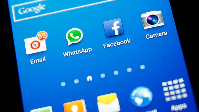 Мессенджер WhatsApp с нового года прекращает поддерживать работу приложения на устаревших, по мнению компании, мобильных платформах, сообщает «Русская служба BBC».