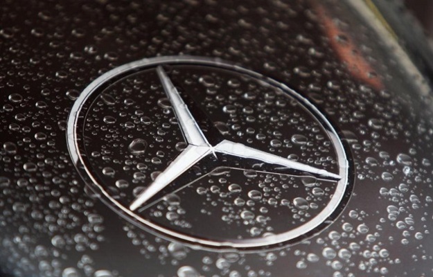 Отдел финансовых услуг автомобильного концерна Daimler, производящего Mercedes, приобрел люксембургский платежный сервис PayCash Europe для внедрения собственного сервиса электронных платежей — Mercedes pay.
