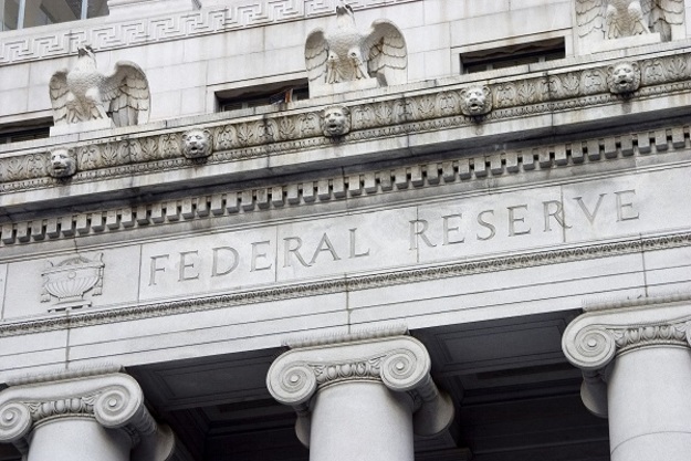 Руководство Федеральной резервной системы США приняло решение сохранить ключевую процентную ставку без изменения в пределах 0,50-0,75%.