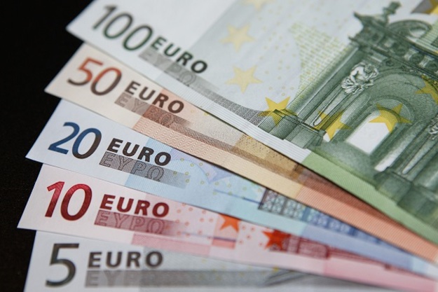 Польша не будет вводить единую европейскую валюту в следующие 10 — 20 лет, поскольку это отнимет у нее независимую политику и потенциально сделает «периферийной страной навсегда».