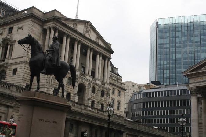 Citigroup планирует закрыть три из своих четырех офисов в Лондоне.
