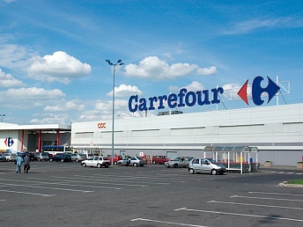 Французский ритейлер Carrefour запустил счет «C-zam», который может быть открыт при предъявлении двух удостоверений личности и быть активирован онлайн в течении 10 минут.