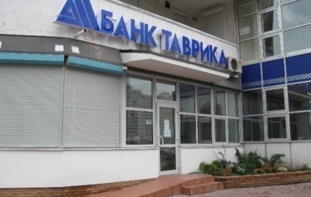 Экс-глава банка «Таврика» Анатолий Дробязко получил 5 лет условно за служебную халатность.