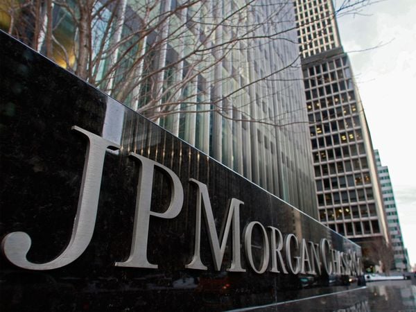 Сотрудники банков JPMorgan Chase & Co ищут новые европейские штаб-квартиры, которые пригодятся им после завершения процедуры Brexit.