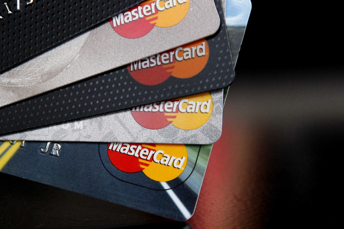 Сбербанк в марте продал акции международной платежной системы MasterCard на 9,7 миллиарда рублей.
