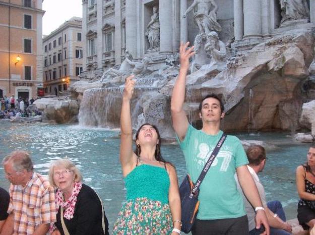 По данным конфедерации католических благотворительных организаций «Каритас», в прошлом году туристы бросили в знаменитый фонтан Треви в Риме монеты на сумму 1,4 млн евро.